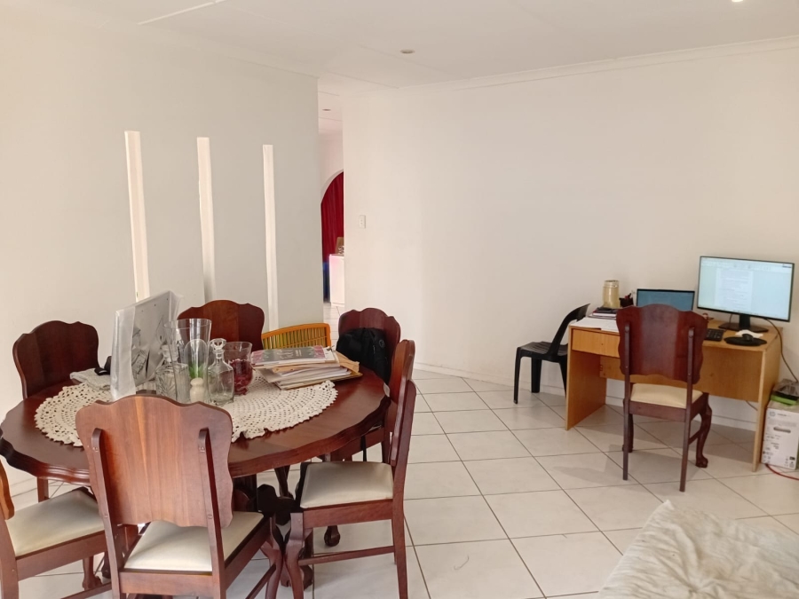 To Let 3 Bedroom Property for Rent in Beacon Bay North Eastern Cape